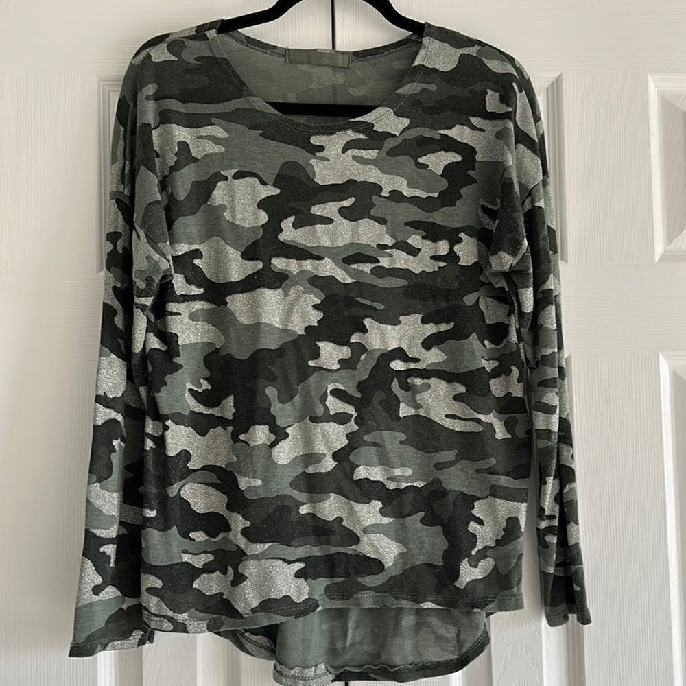 SIX FIFTY Women’s Grey & Silver Camouflage Long Sleeve Top Small